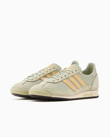 Der adidas SL 72 Gentle Green von schräg außen