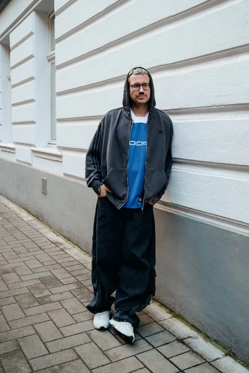 adidas Adilenium Kollektion - Ganzkörper zentriert, Kaputze