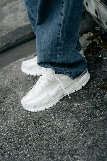 Nike Zoom Vomero 5 Light Orewood Brown - unser Shooting