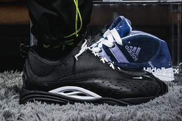 Der NOCTA Nike Air Zoom Drive Black am Fuß