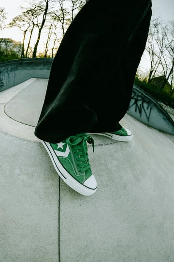 Christopher trägt den Converse Star Player 76 am Fuß