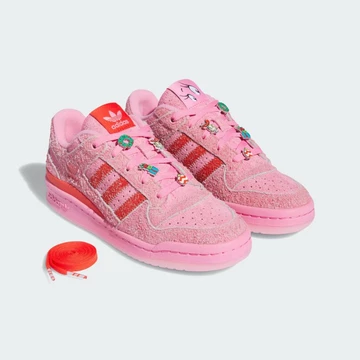 The Grinch adidas Forum Low Pink schräg