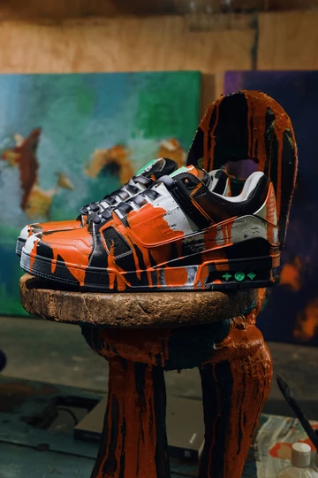 LOUIS VUITTON „White Canvas: LV Trainer in Residence“ 2024