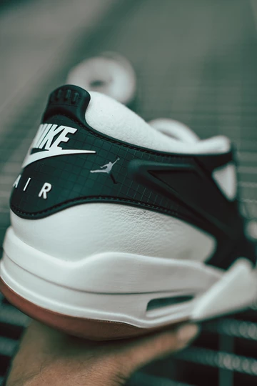 Jordan 4 RM - on feet Bilder und weitere Infos