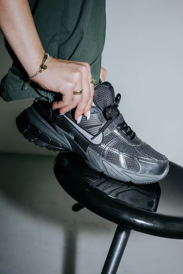 Nike V2K Run - All Black vs White Metallic