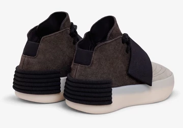 Fear of God Athletics x adidas Trainer Night Brown Paar seitlich von Hinten