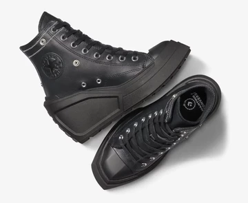 Martine Ali Converse Chuck 70 Deluxe Wedge liegend auf dem Boden