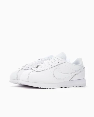 Nike Cortez Triple White von schräg außen