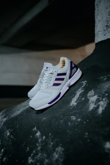 Der adidas ZX8000 Glory Purple von der Seite