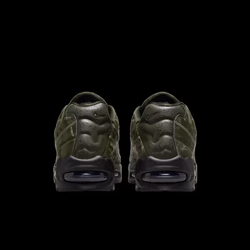 WORKSOUT x Nike Air Max 95 Medium Olive Paar Fersen