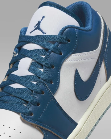 Jordan 1 Low Industrial Blue Detail Mittelfußbereich