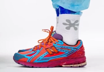 Salehe Bembury x New Balance 1906R Heat Be Hot on feet Seite