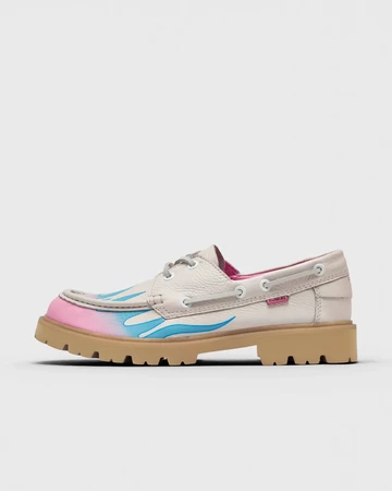 CLARKS x Bisous Bisous Cleyhill Fire Pack Außenseite