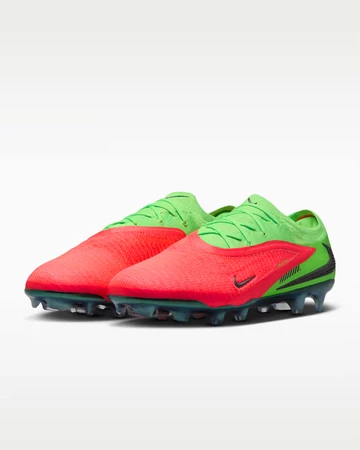 Erling Haaland x Nike Phantom 6 Low Elite Hot Punch Paar seitlich