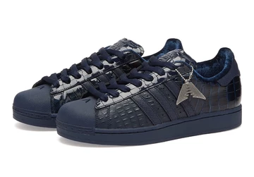 Anthony Edwards x adidas Superstar Navy Croc schräg
