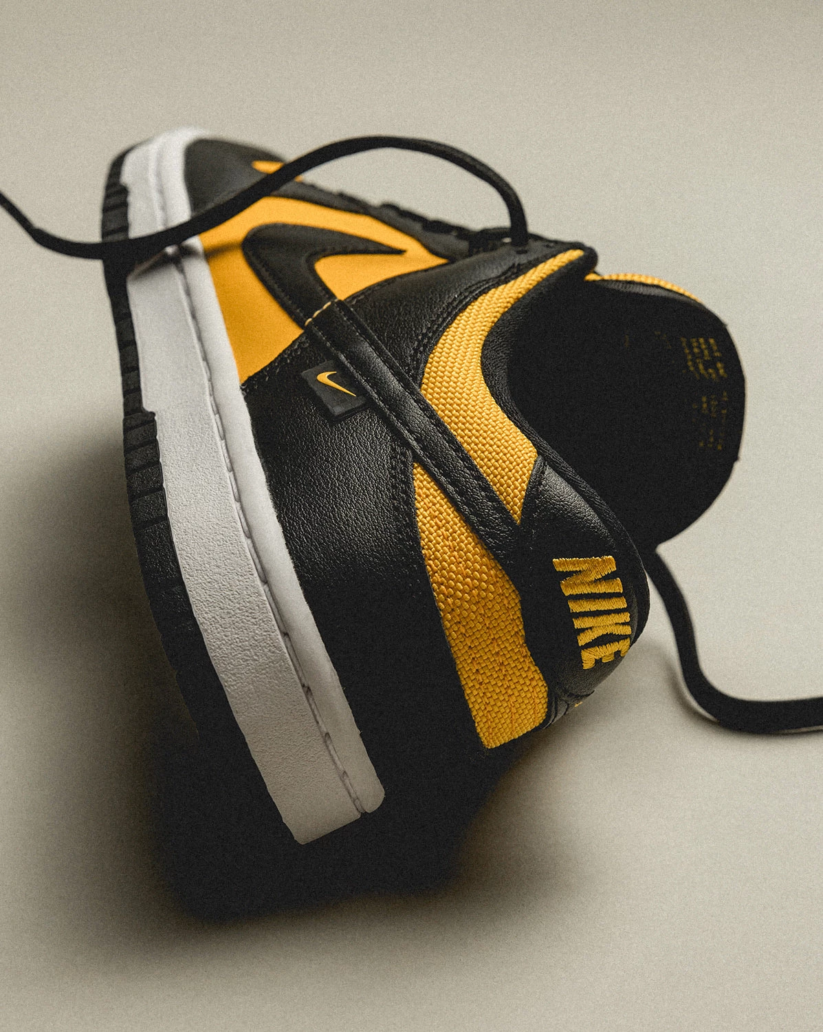 Dunk Low Black University Gold FZ4618-001 | Dead Stock