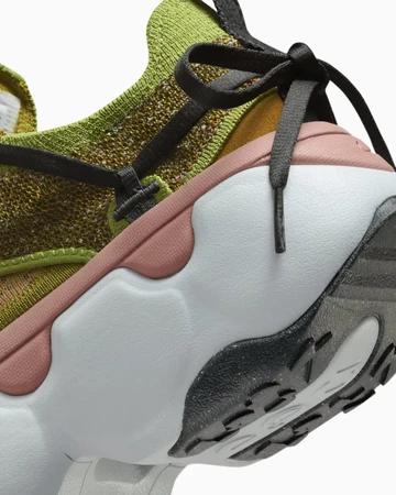 Nike Flyknit Bloom Bronzine Detail Ferse