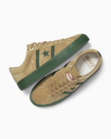 Undefeated x Converse One Star Academy Pro Brown Paar von oben