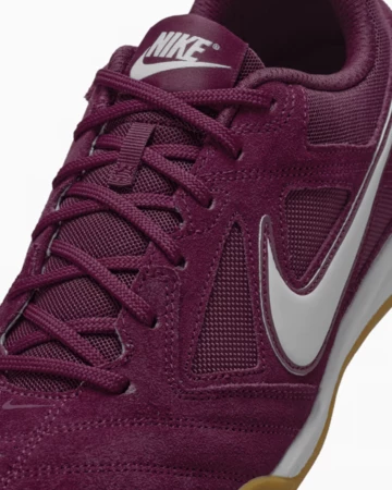 Nike Gato Burgundy Detailbild