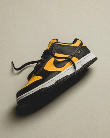 Dunk Low Black University Gold Lookbook Außenseite von Oben