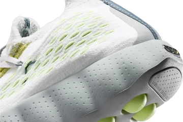 Nike Mind 002 Flyknit Barely Volt
