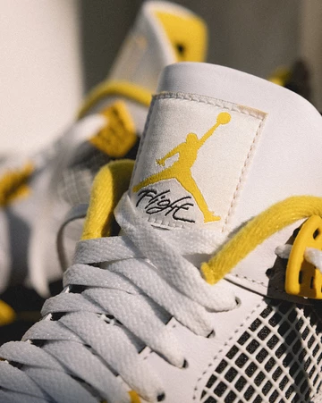 Jordan 4 Vivid Sulfur Lookbook Detail Zunge