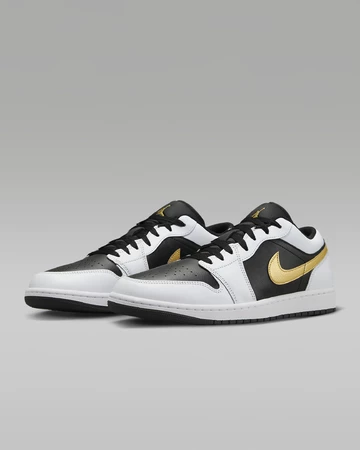 Jordan 1 Low Gold Swoosh Paar seitlich
