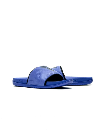 Nike Kobe Offcourt Slide Persian Violet Außenseite Paar