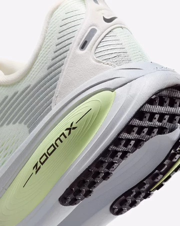 Nike Vomero 18 Barely Volt Sohle Details