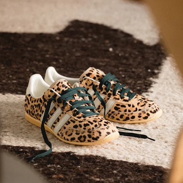 adidas Ivory Leopard Pack schräg