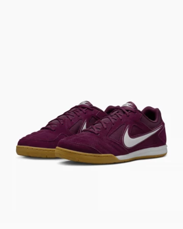 Nike Gato Burgundy schräg