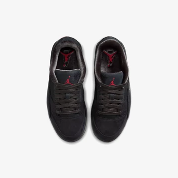 Who Decides War x Jordan Flight Court Bred Paar von oben