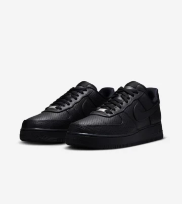 Air Force 1 Low Perforated Leather Paar