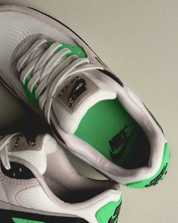 Air Max 90 Vapor Mauve Lookbook von Oben Detail