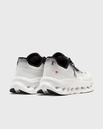 On Cloudtilt Black Ivory von hinten