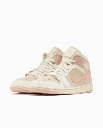Jordan 1 Mid Legend Pink schräg frontal