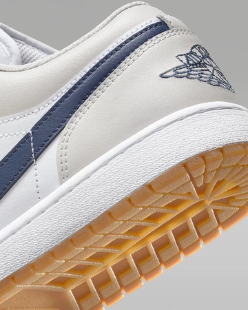 Jordan 1 Low Midnight Navy Neutral Grey Ferse Details