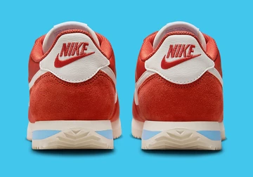 Der Nike Cortez Picante Red von hinten