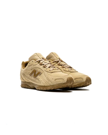 New Balance 204L Quicksand schräg
