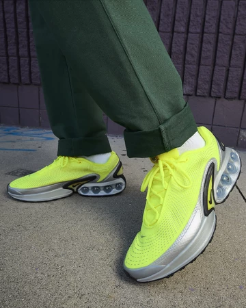 Der Air Max DN Volt am Fuß