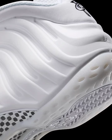 Nike Air Foamposite One Triple White Ferse Details