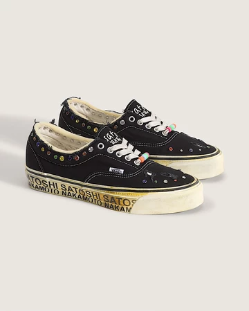 Satoshi Nakamoto x Vans OTW Era 95 Gems schräg