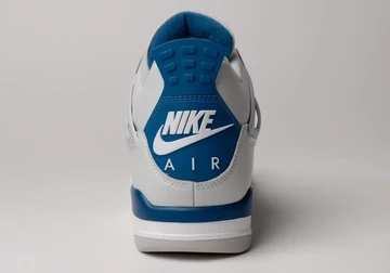 Air Jordan 4 Military Blue von hinten