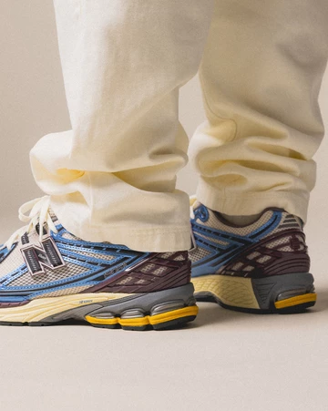 Lookbook Shooting von Asphaltfold mit demNew Balance 1906R Blue Moonbeam