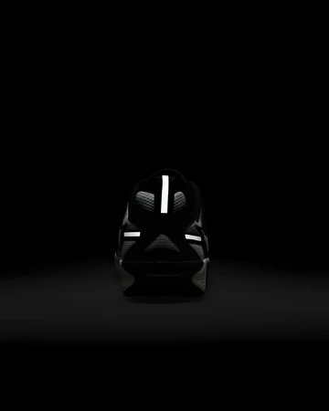 Nike Jam Electric Black White im Dunkeln