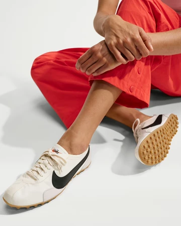 Nike Moon Shoe OG Sail am Schuh
