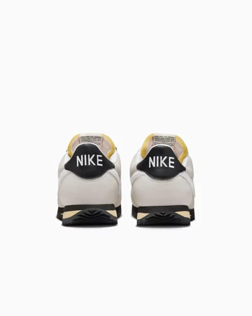 Nike Cortez Beige Black von Hinten