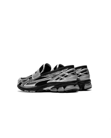 New Balance 1906 Loafer Dark Silver Metallic Paar von hinten