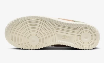 Air Force 1 Low LX Oil Green Sohle