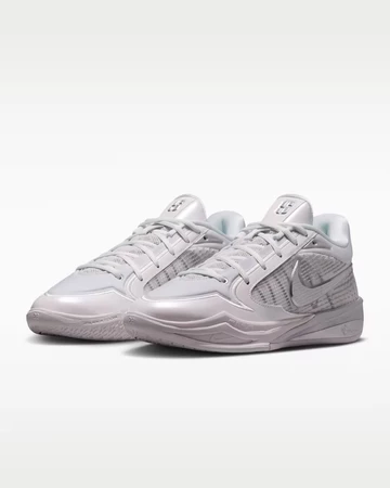 Nike Sabrina 4 Light Work schräg